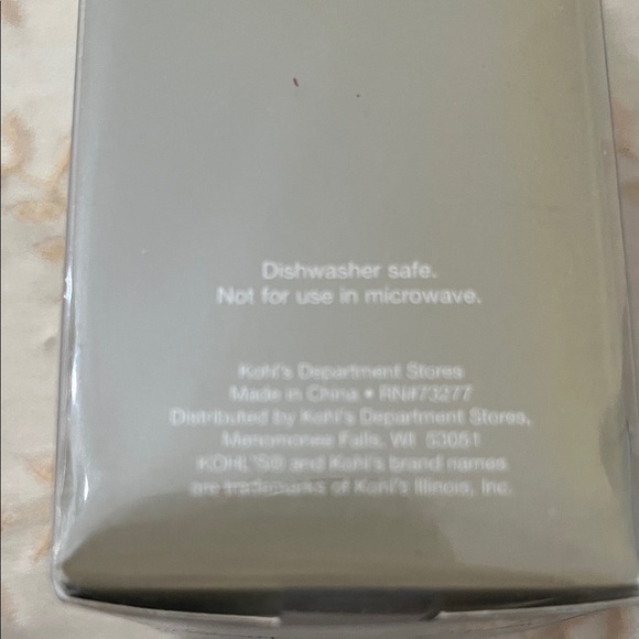 Bird Salt and Pepper Shaker Set - Multicolor beautiful still in box - Picture 2 of 4